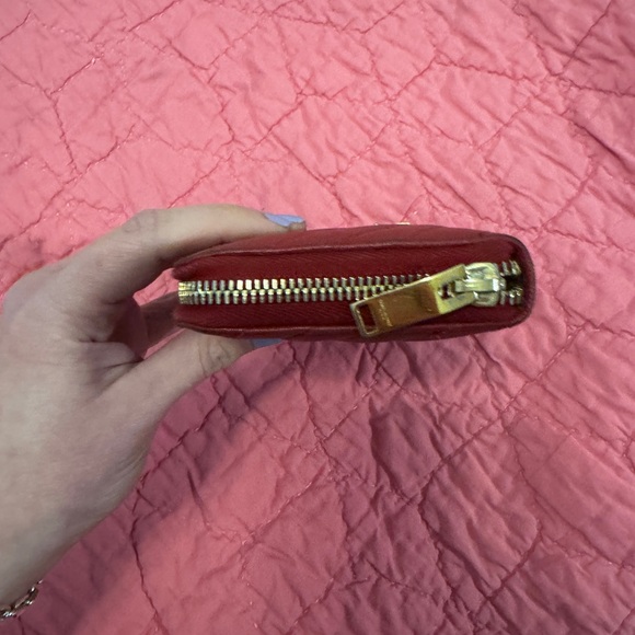 Yves Saint Laurent Red Quilted Wallet - Picture 4 of 8